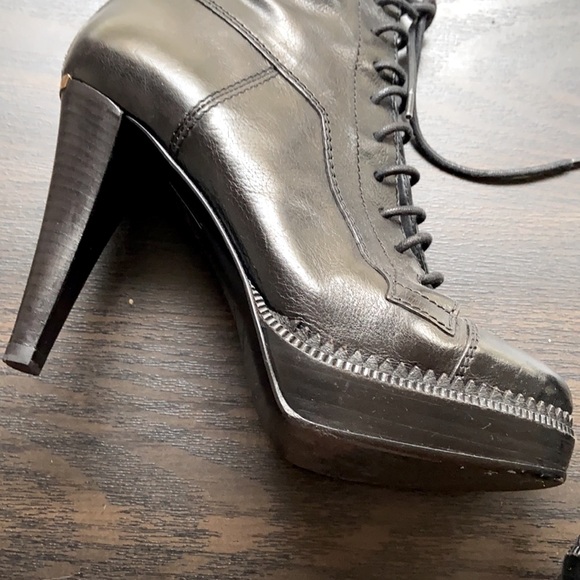 Burberry black lace up boots - Picture 6 of 7